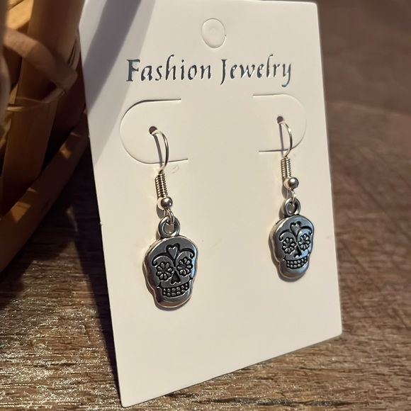 🛍️Sugar Skull Earrings 🛍️3 for $13🛍️ SALE!! - Picture 2 of 4